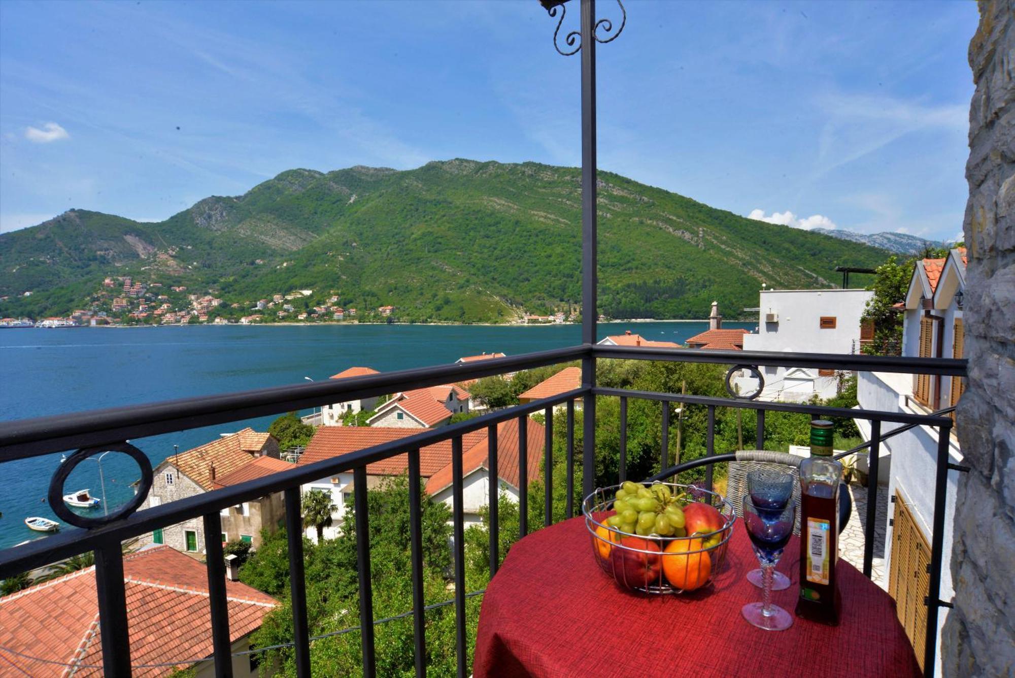 Apartments Okuka Τίβατ Εξωτερικό φωτογραφία