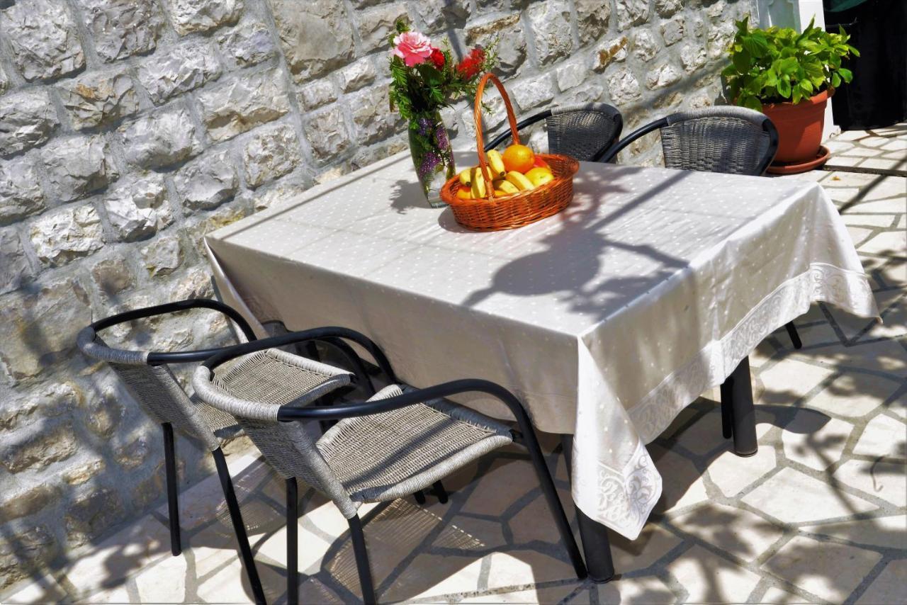 Apartments Okuka Τίβατ Εξωτερικό φωτογραφία