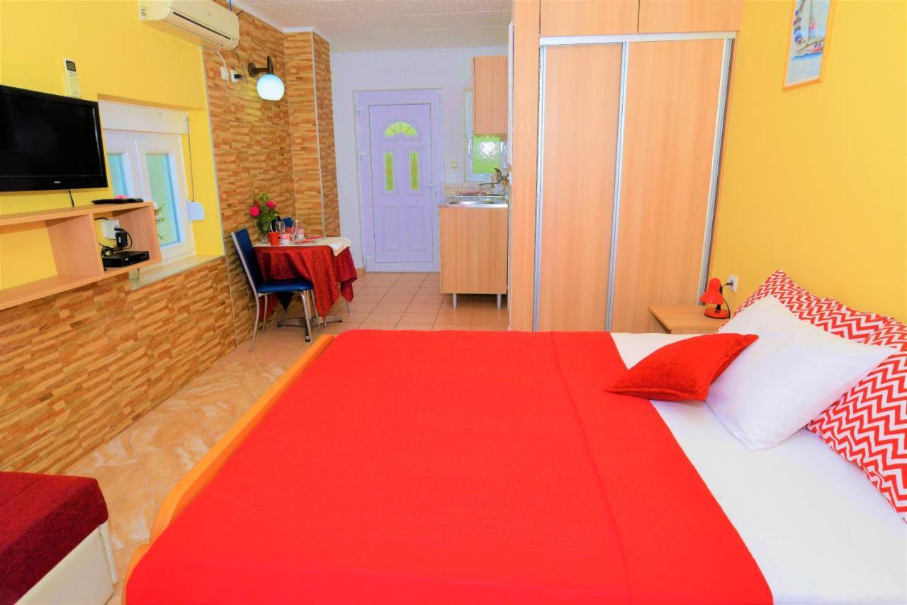 Apartments Okuka Τίβατ Εξωτερικό φωτογραφία